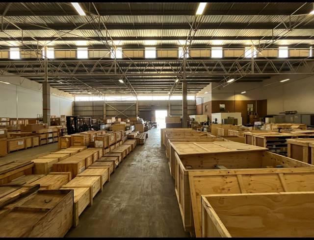 2,245M² WAREHOUSE TO LET IN CLAYVILLE